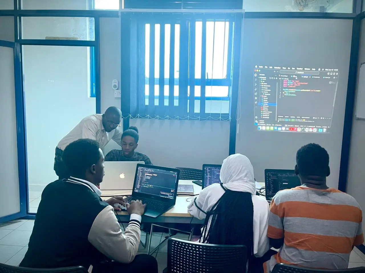 17-Track Programme & AI Integration